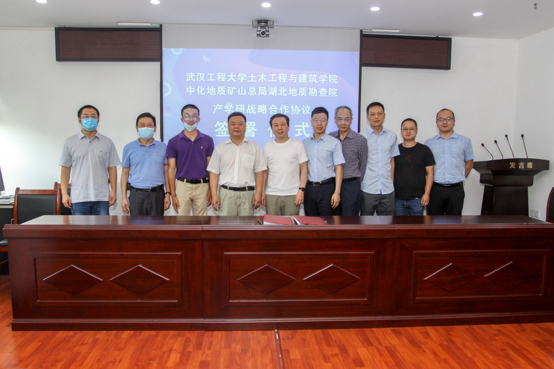 我院与武汉工程大学土木工程与建筑学院签订产学研战略合作协议